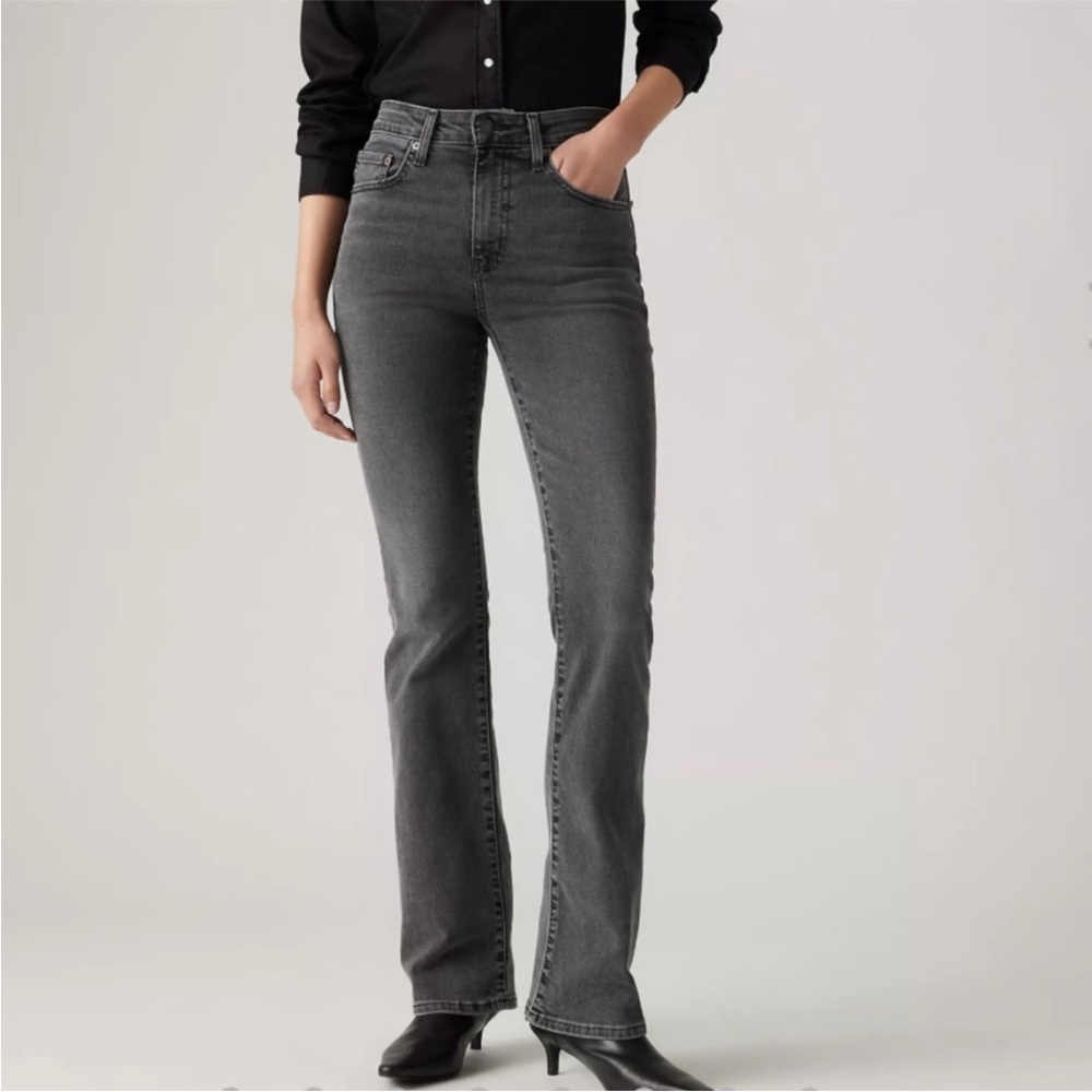 Levis 725 High Rise Bootcut
Women's Jeans
